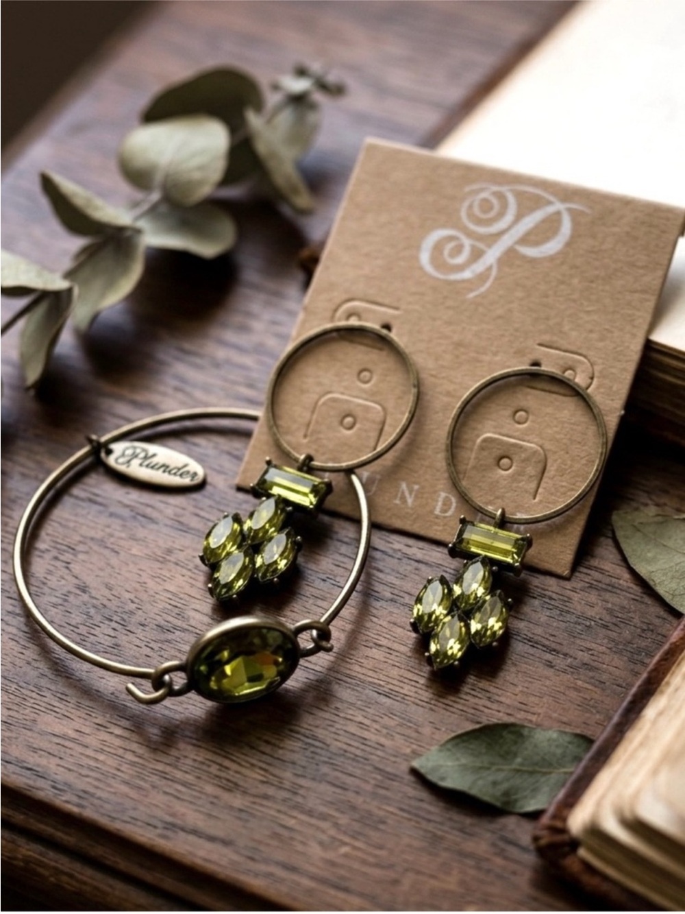 Plunder Vintage-Inspired Green
Crystal Round Bracelet and Earrings Set